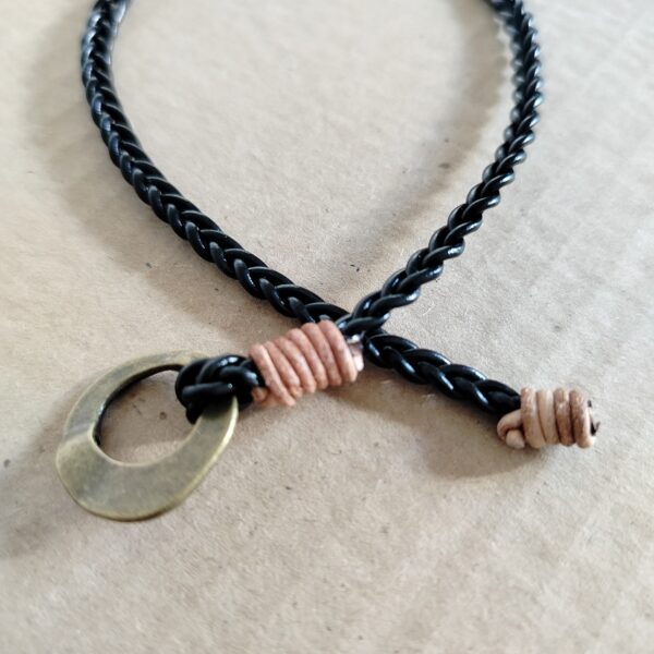 Bracciale “Cueros” unisex colorato in vera pelle regolabile - Collezione Vintage Style - immagine 3